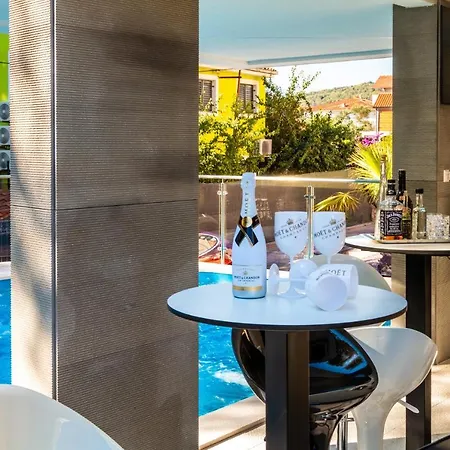 Apartament Valentina With Pool