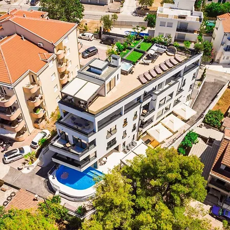 Valentina With Pool Apartment
