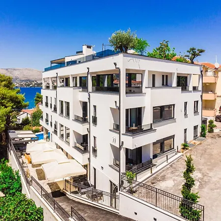 Valentina With Pool Apartment